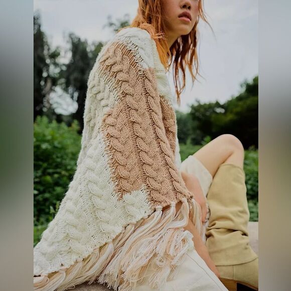 New Free People Revelry Cable Knit Fringe Poncho Pink and White - Picture 1 of 9